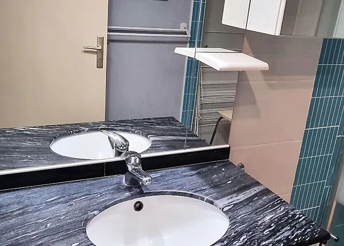 Apartman T2 Climatise Avec Piscine Et Parking A 20m De La Mer, Pour 5 Pers - Fr-1-607-100