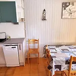 T2 Climatisé, Piscine, Parking, à 30m De La Mer, Pour 5 Pers, Terrasse Orientée Sud - Fr-1-607-100 *