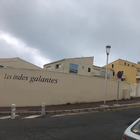 T2 Climatise Avec Piscine Et Parking A 20m De La Mer, Pour 5 Pers - Fr-1-607-100 דירה