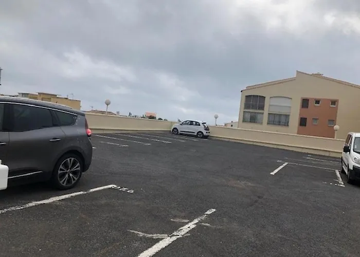 T2 Climatise Avec Piscine Et Parking A 20m De La Mer, Pour 5 Pers - Fr-1-607-100 Apartment